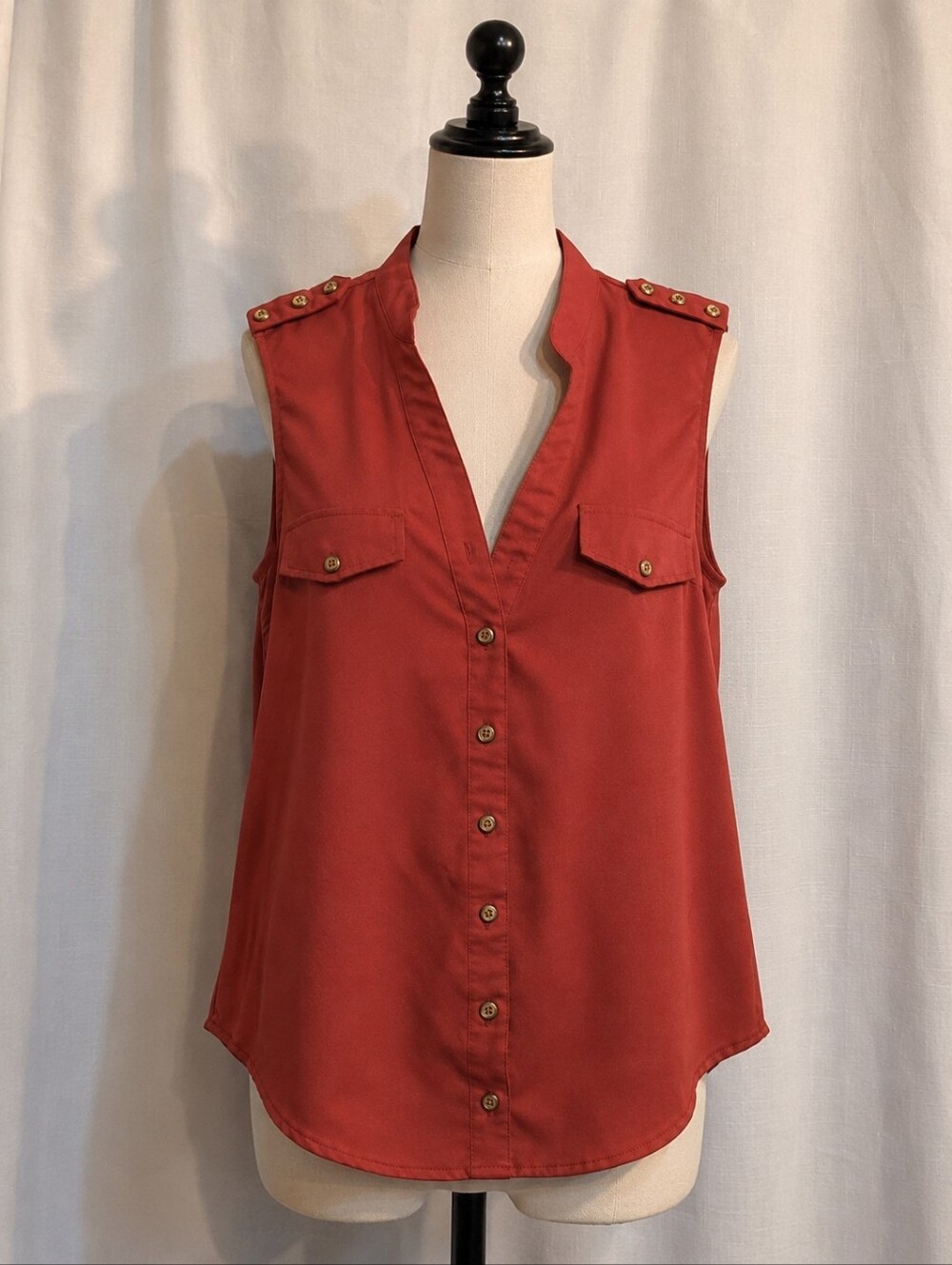 mine Sleeveless Button-Front Blouse in Rust Red